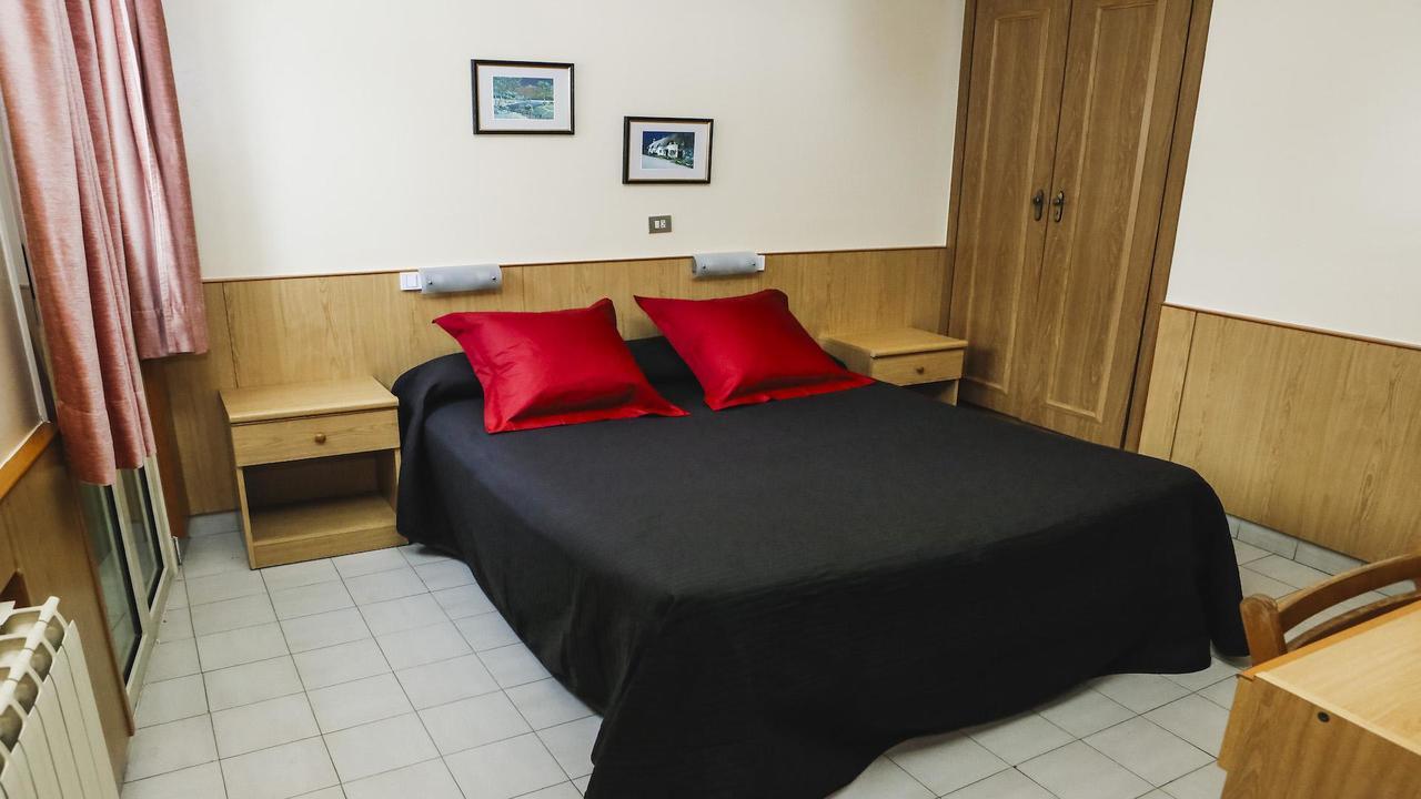 Hotel Pinupe *